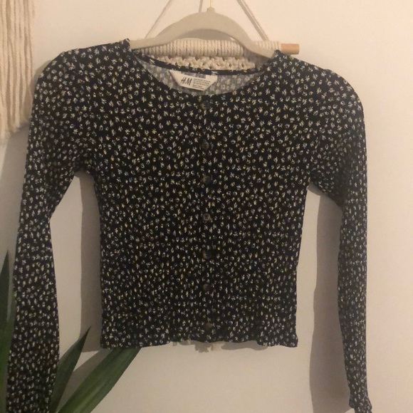 Three tops all very cute ♥️ - Picture 6 of 9